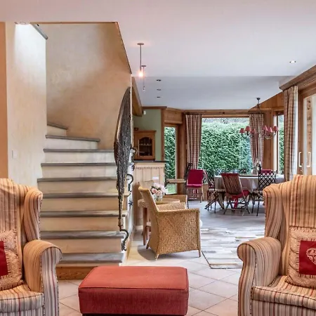 6br Savoyard Chalet - What'app - 0039-3512-039-610 - For Reservations! Вилла Шамони