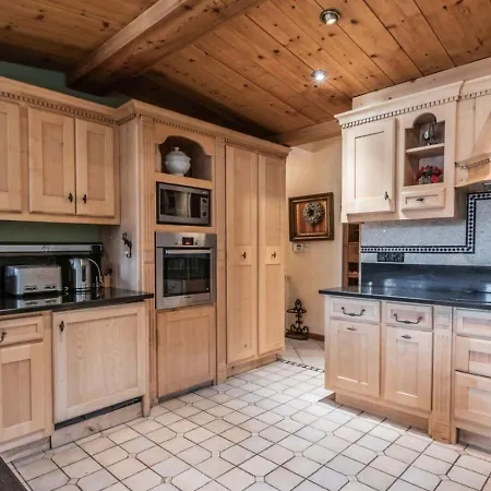 6br Savoyard Chalet - What'app - 0039-3512-039-610 - For Reservations! Вилла