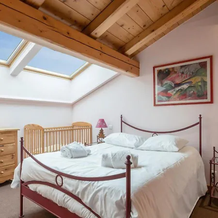 6br Savoyard Chalet - What'app - 0039-3512-039-610 - For Reservations! Вилла *