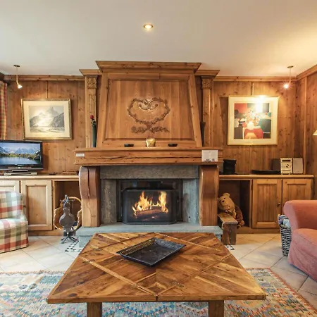 6br Savoyard Chalet - What'app - 0039-3512-039-610 - For Reservations! Вилла